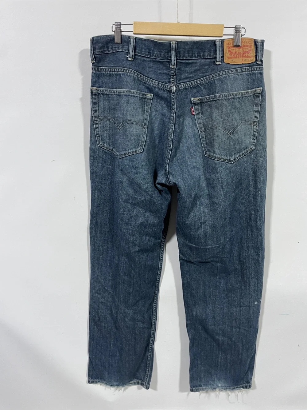 Levi's 550 Relaxed Fit Faded Blue Jeans